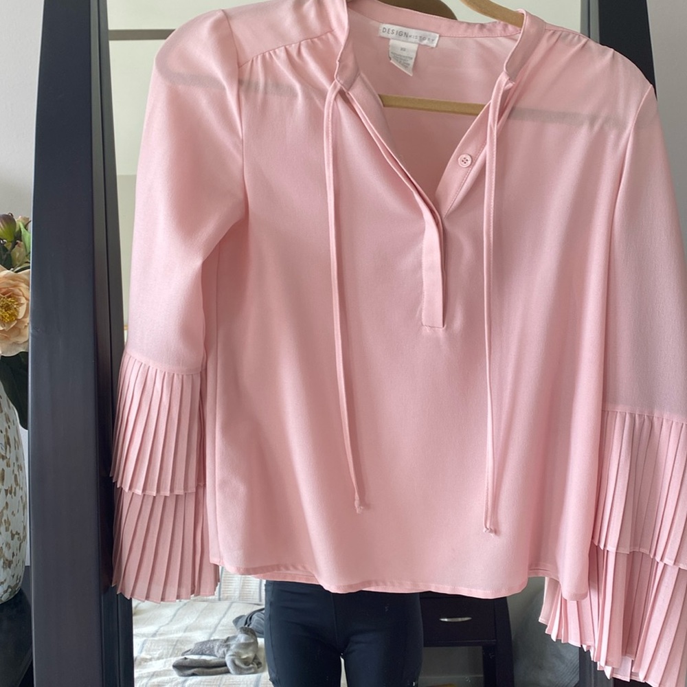Design History Pink Top with pleated sleeves XS